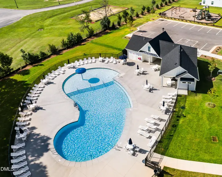 RDU_Powell_Amenities_PoolCabanaPlaygroun