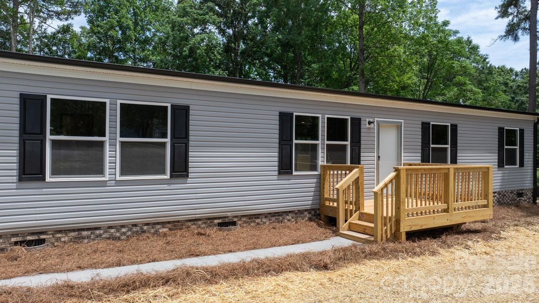 Exterior details and patio area of a home in , Maiden (Image 14).