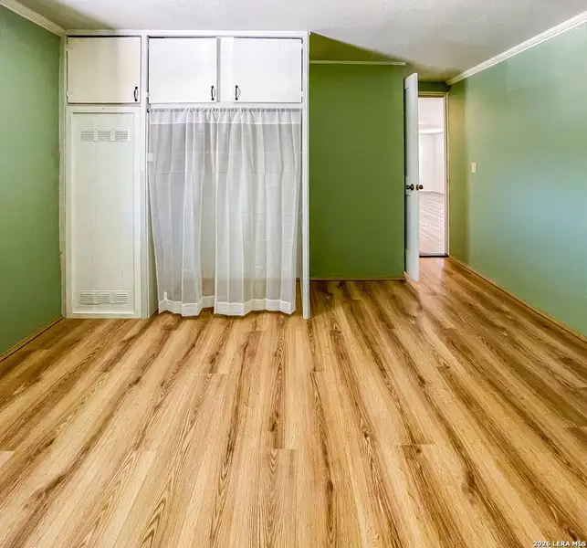 Spacious, unfurnished interior of a new home in , Beeville (Image 4).