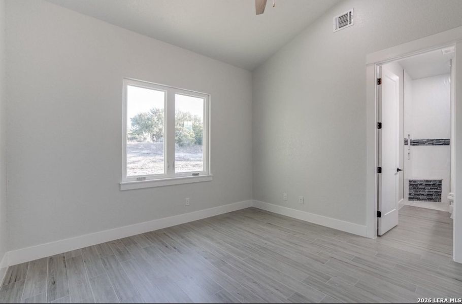 Spacious, unfurnished interior of a new home in , Selma (Image 16).