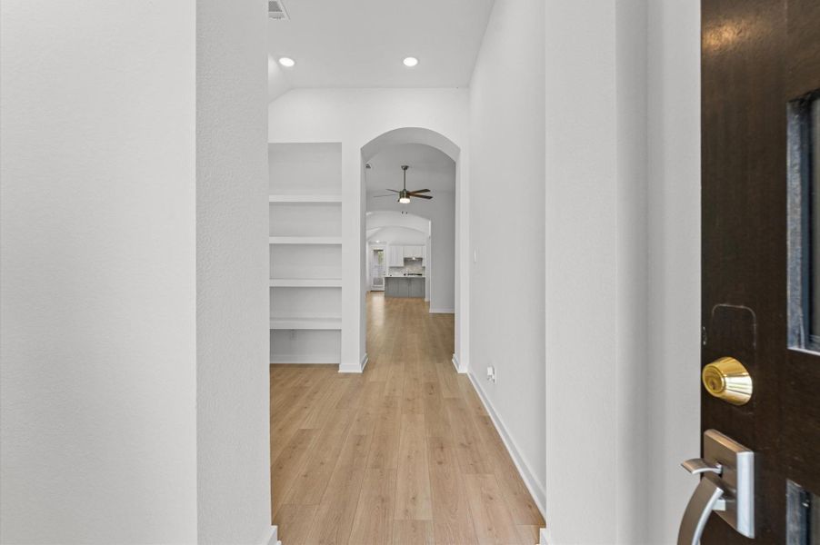 Spacious, unfurnished interior of a new home in , Manvel (Image 13).