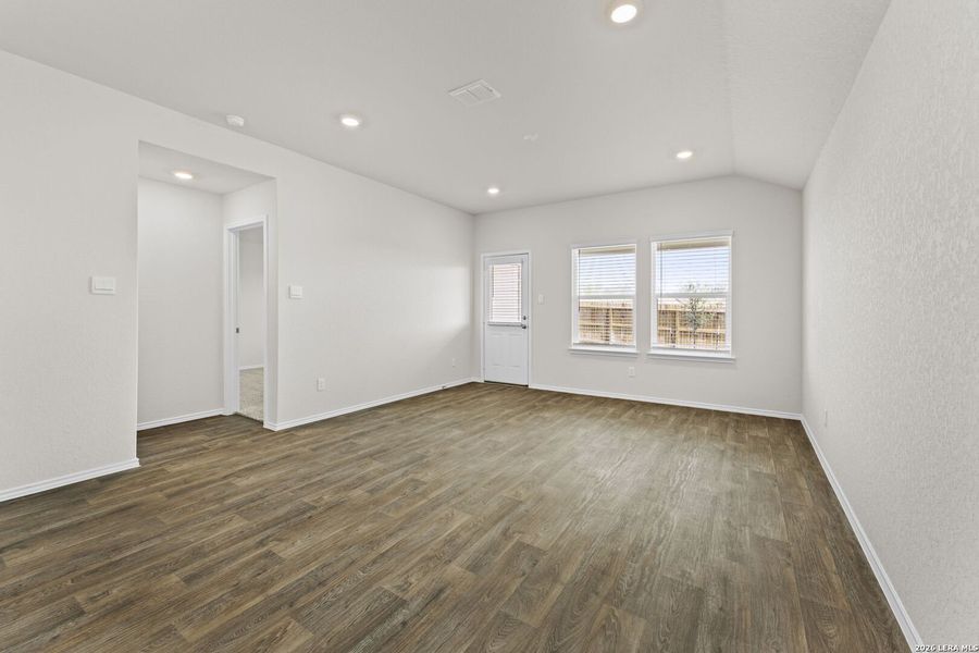 Spacious, unfurnished interior of a new home in Stonehill, San Antonio (Image 20).