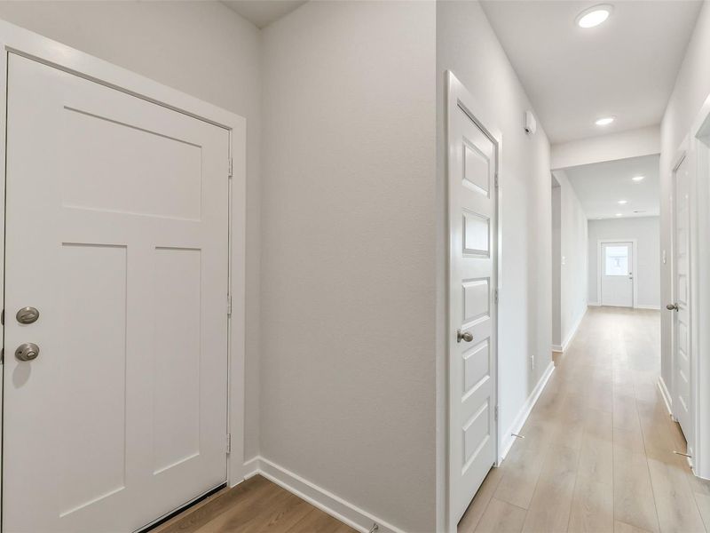 Spacious, unfurnished interior of a new home in Spring Branch Crossing, Conroe (Image 21).