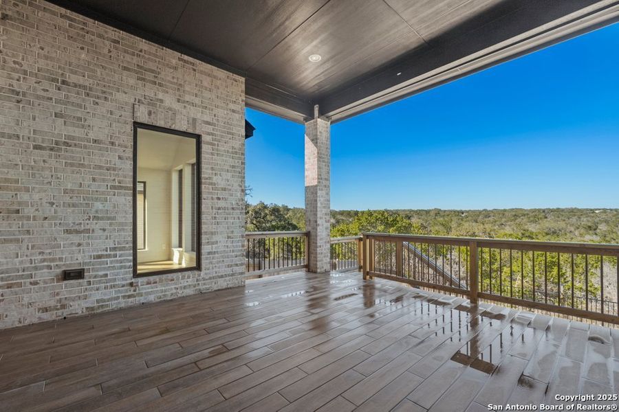 Image 32 of a home in La Cima 60'.