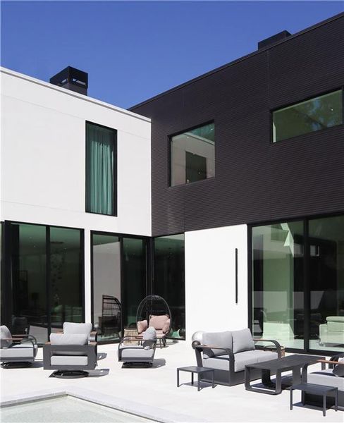 Condo located in Atlanta, GA showcasing its design and architecture (Image 5). Condo located in Atlanta, GA showcasing its design and architecture (Image 5).