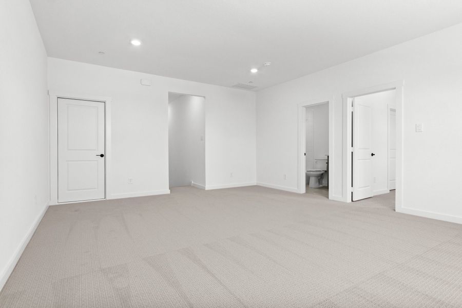 Spacious, unfurnished interior of a new home in Cottonwood Creek, Rowlett (Image 16). Spacious, unfurnished interior of a new home in Cottonwood Creek, Rowlett (Image 16).