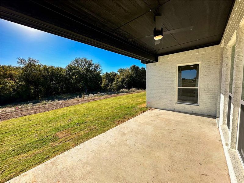 Exterior details and patio area of a home in , Paradise (Image 3).