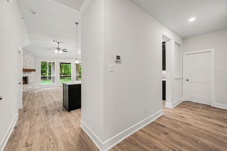 Spacious, unfurnished interior of a new home in Encino Estates, Dayton (Image 14).