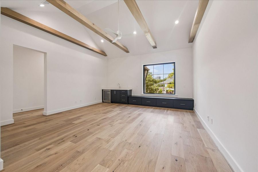 Spacious, unfurnished interior of a new home in , Houston (Image 13).