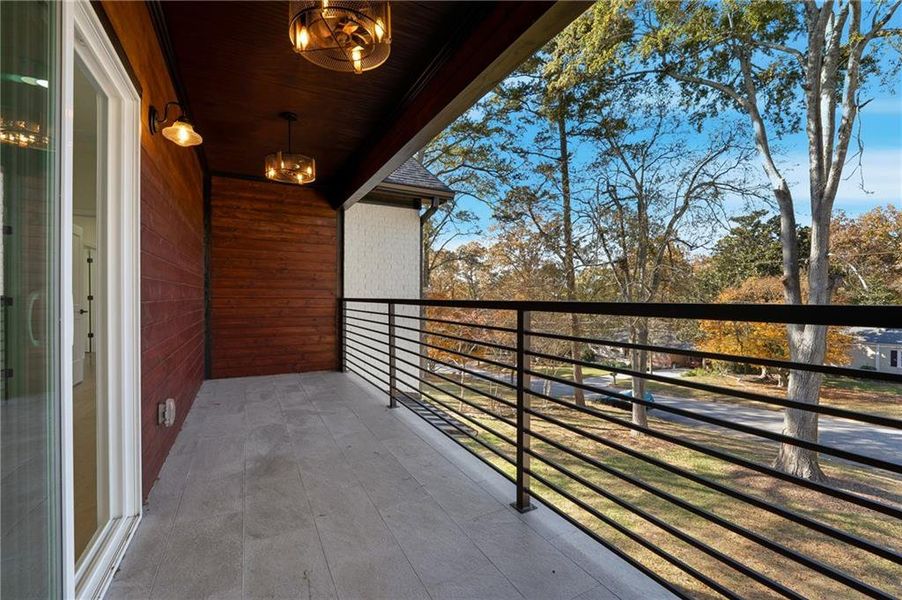 Exterior details and patio area of a home in , Gainesville (Image 3).