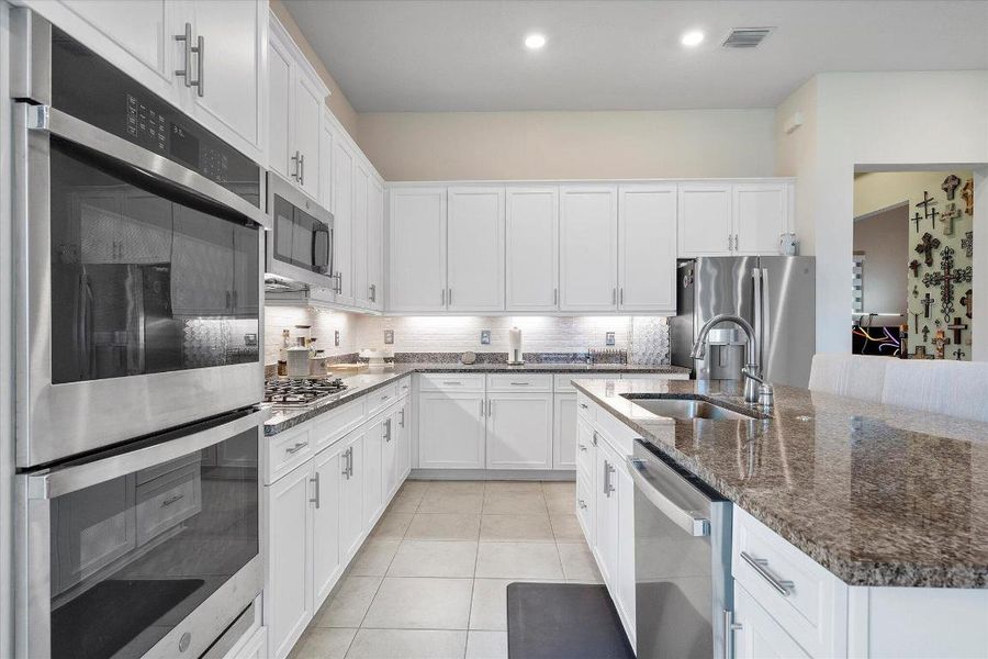 21-8318 W Blue Spring Dr_021