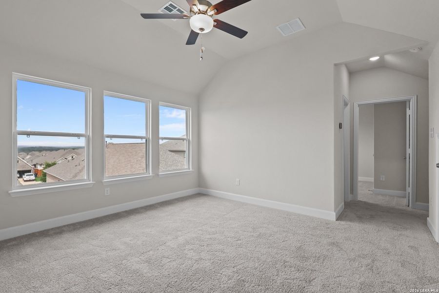 Spacious, unfurnished interior of a new home in Veramendi, New Braunfels (Image 27).
