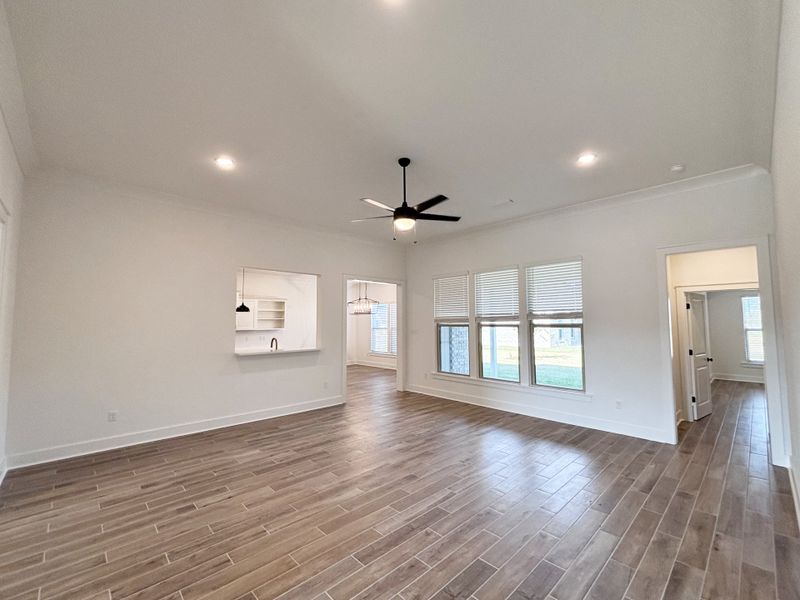 Spacious, unfurnished interior of a new home in Bird Song at Hammock Bay, Freeport (Image 18).