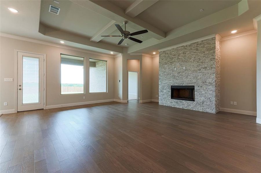 Spacious, unfurnished interior of a new home in , Venus (Image 16). Spacious, unfurnished interior of a new home in , Venus (Image 16).