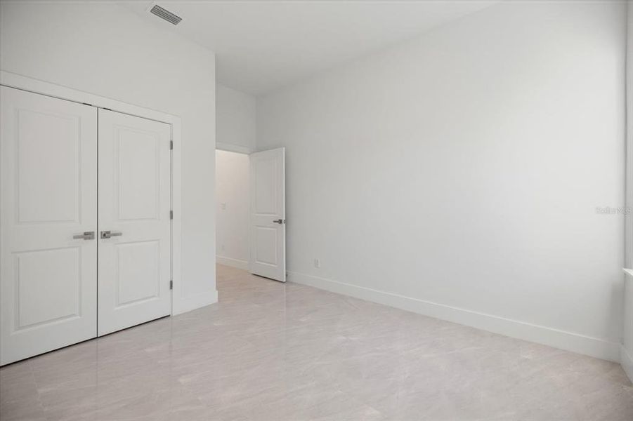 Spacious, unfurnished interior of a new home in , Rotonda West (Image 19).