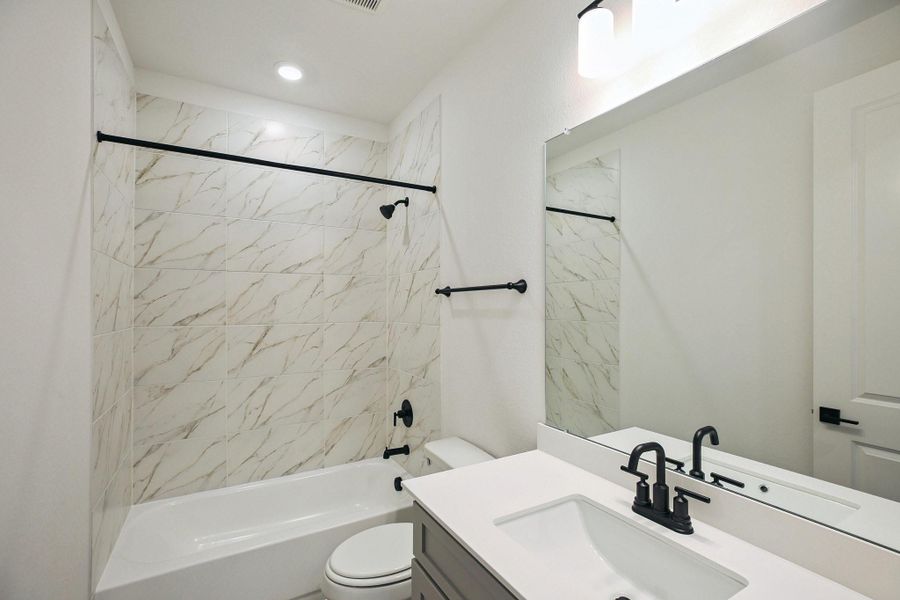 Furnished interior view inside a new home in Evergreen 50', Conroe (Image 7).