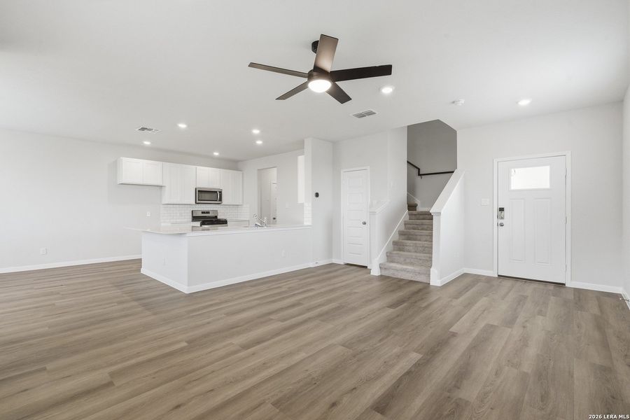 Spacious, unfurnished interior of a new home in Dauer Ranch, New Braunfels (Image 12). Spacious, unfurnished interior of a new home in Dauer Ranch, New Braunfels (Image 12).