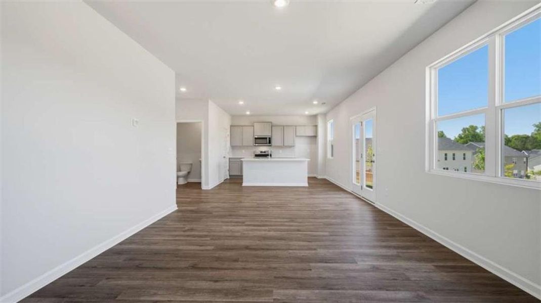 Spacious, unfurnished interior of a new home in Bridle Creek, Locust Grove (Image 23).