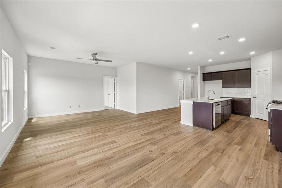 Spacious, unfurnished interior of a new home in Lone Oak, Alvarado (Image 21). Spacious, unfurnished interior of a new home in Lone Oak, Alvarado (Image 21).