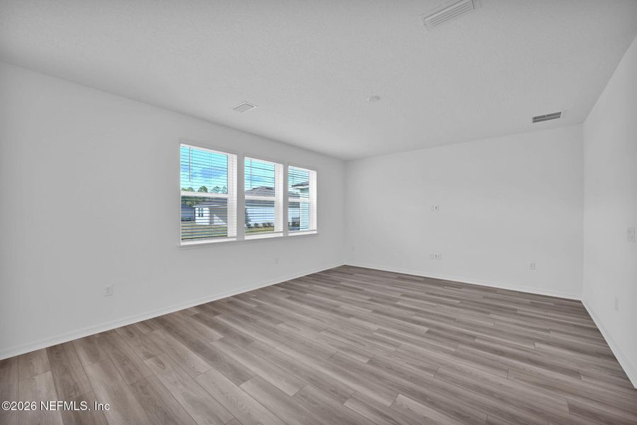 Spacious, unfurnished interior of a new home in Hyland Trail, Green Cove Springs (Image 16).