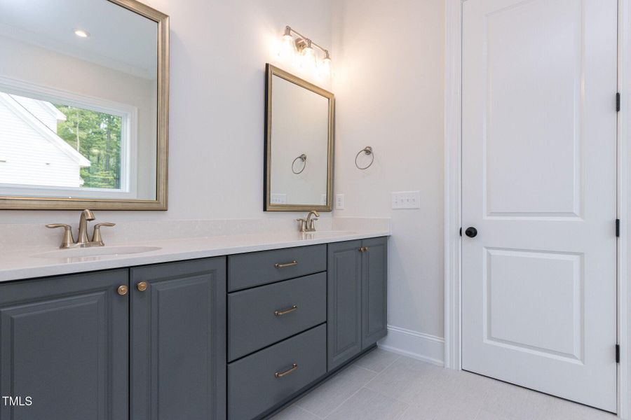 025-1920x1080-primary-bathroom