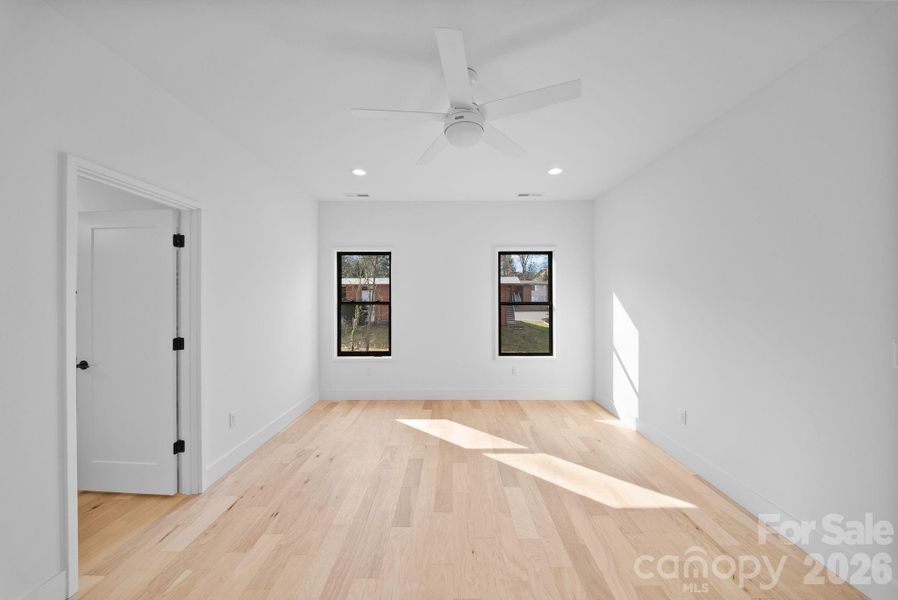 Spacious, unfurnished interior of a new home in , Asheville (Image 24).