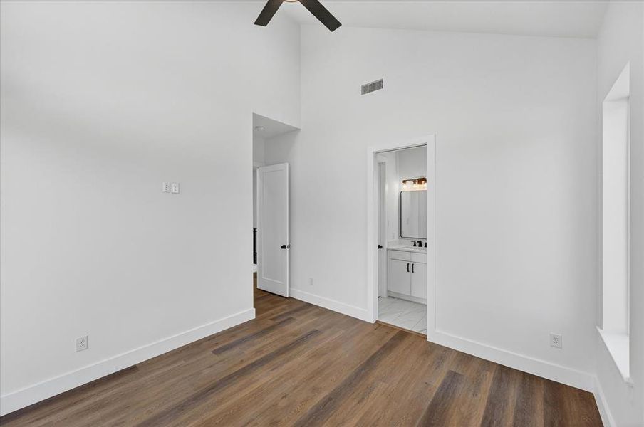 Spacious, unfurnished interior of a new home in , Dallas (Image 27).