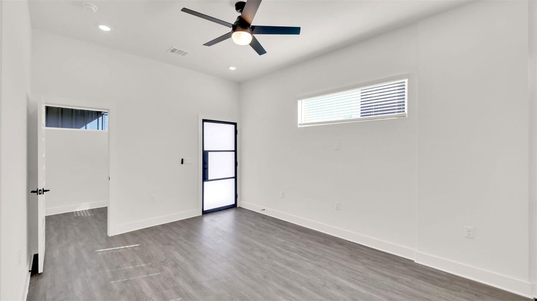 Spacious, unfurnished interior of a new home in , Austin (Image 25).