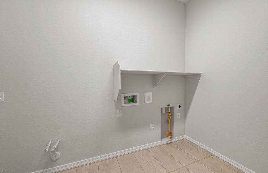Spacious, unfurnished interior of a new home in Artisan at Asante, Surprise (Image 19).