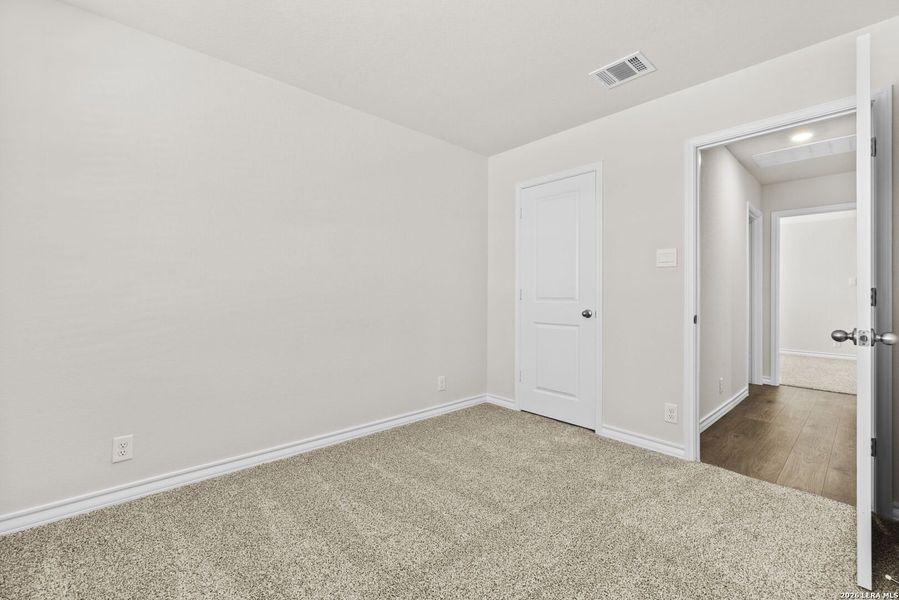 Spacious, unfurnished interior of a new home in Redbird Ranch, San Antonio (Image 19).
