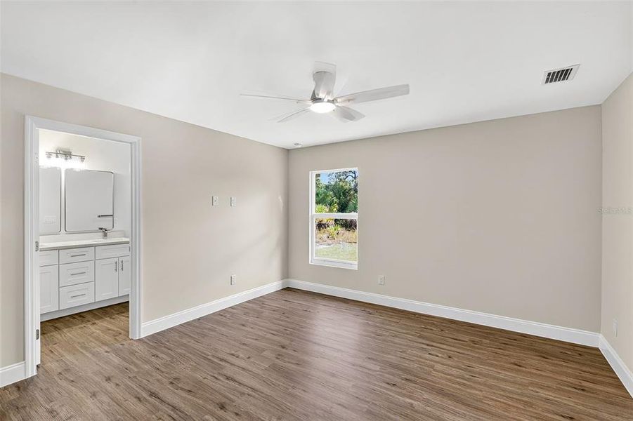 Spacious, unfurnished interior of a new home in , Port Charlotte (Image 23).