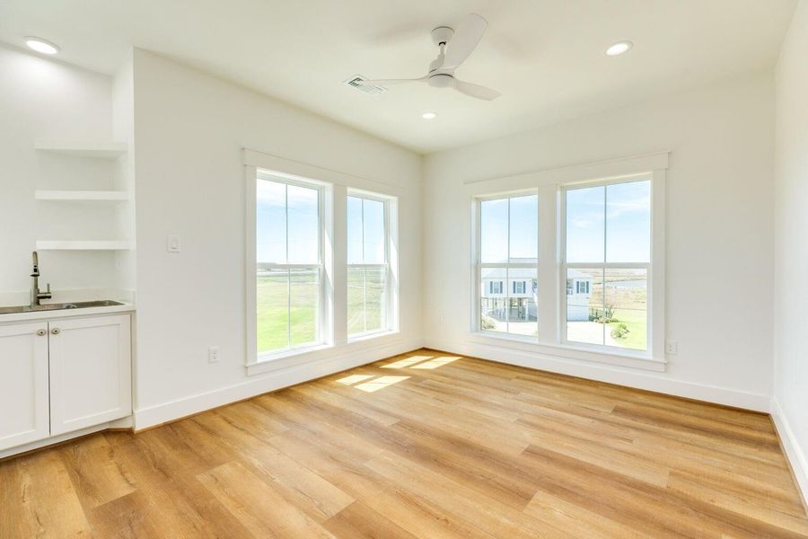 Bonus Room or 4th Bedroom with full sink