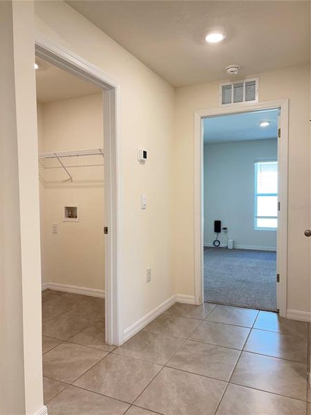 Spacious, unfurnished interior of a new home in Deer Path, Ocala (Image 28).