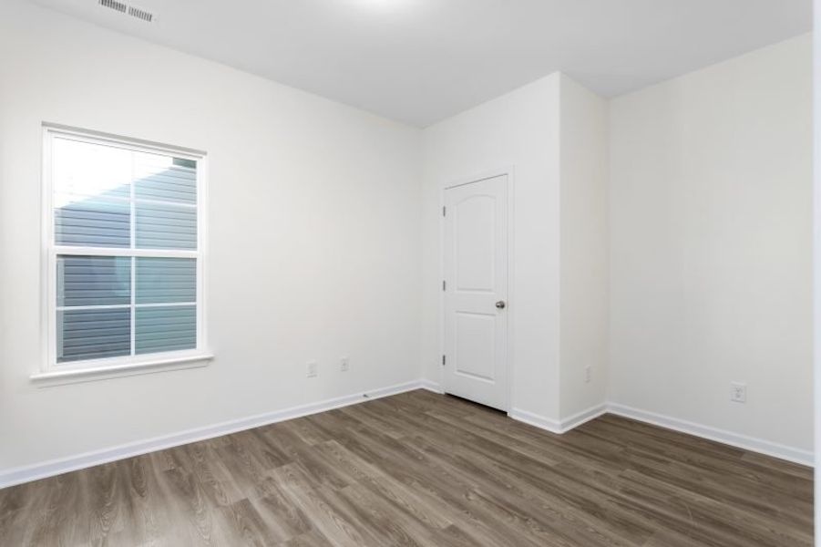 Spacious, unfurnished interior of a new home in Avondale, Greensboro (Image 30). Spacious, unfurnished interior of a new home in Avondale, Greensboro (Image 30).