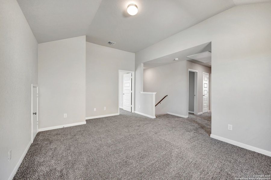 Spacious, unfurnished interior of a new home in Paloma Park, Converse (Image 11).