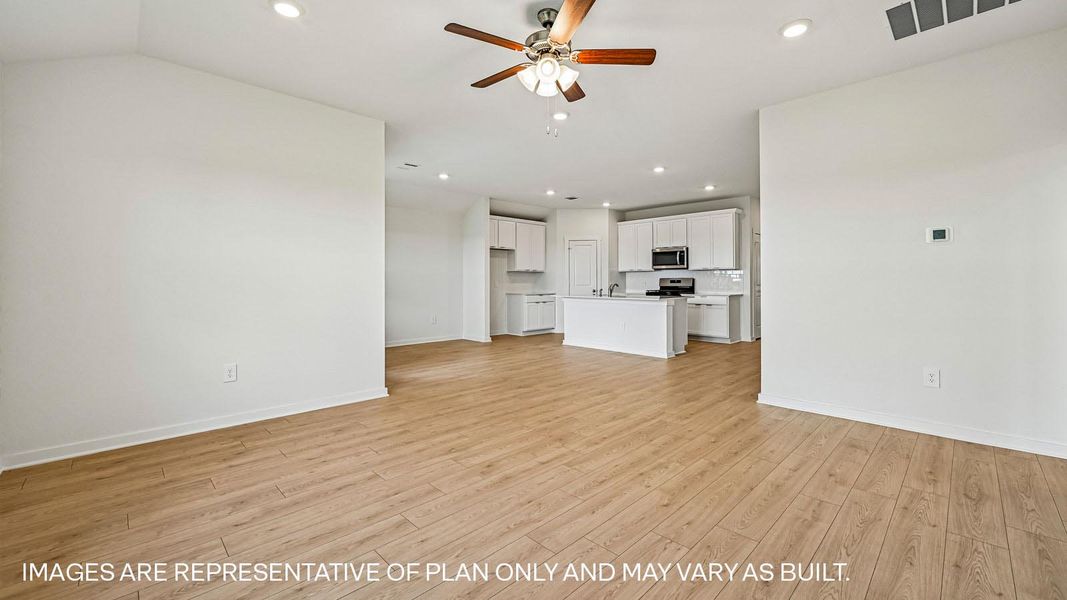 Representative unfurnished interior of a home built from the The Irvine by D.R. Horton in Monarch Ranch, Manor (Image 19).