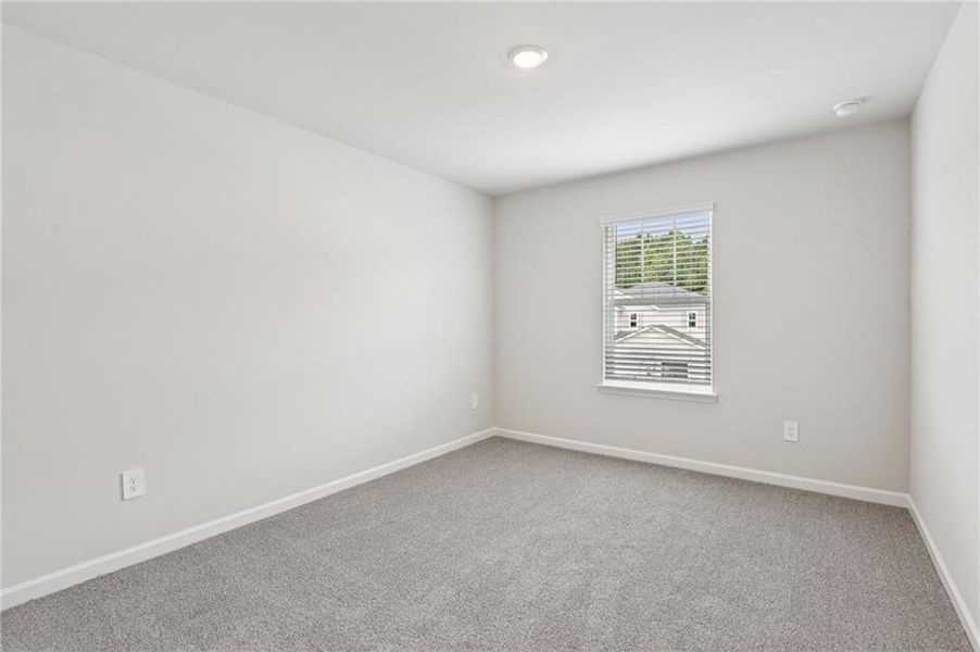 Spacious, unfurnished interior of a new home in Ivey Township, Dallas (Image 25).