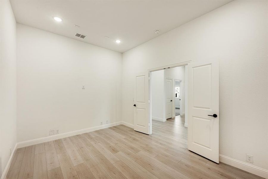 Spacious, unfurnished interior of a new home in Silo Mills Classic 70, Joshua (Image 19). Spacious, unfurnished interior of a new home in Silo Mills Classic 70, Joshua (Image 19).