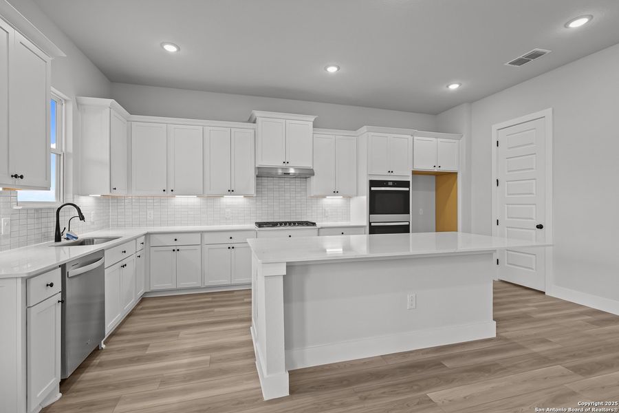 Furnished interior view inside a new home in Homestead, Schertz (Image 5).