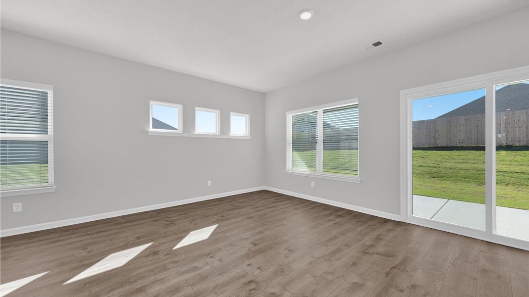 Spacious, unfurnished interior of a new home in Shiloh Springs, Jackson (Image 24).
