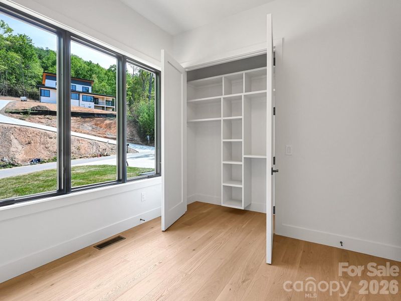 Spacious, unfurnished interior of a new home in , Fairview (Image 34).