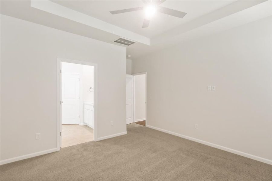 Spacious, unfurnished interior of a new home in Heritage Bay, Sumter (Image 22).