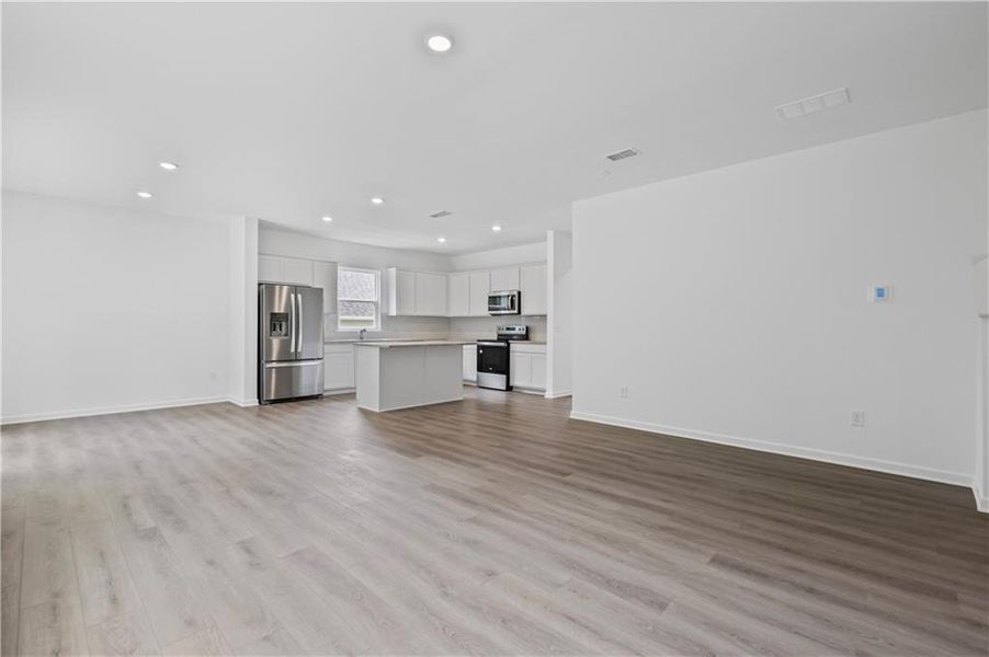 Spacious, unfurnished interior of a new home in , Gainesville (Image 16).