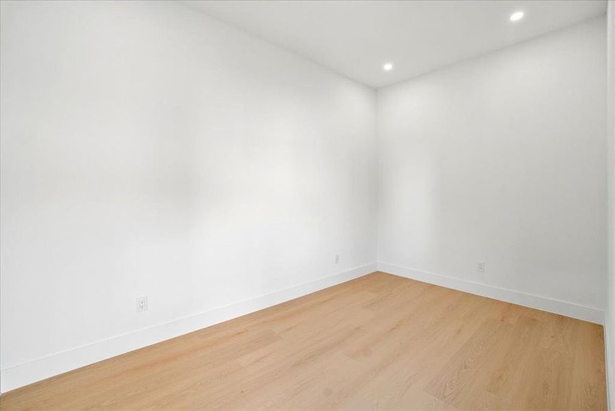 Spacious, unfurnished interior of a new home in , Dallas (Image 19).