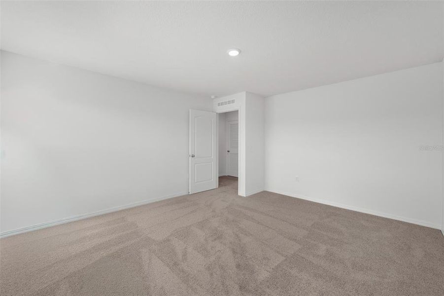 Spacious, unfurnished interior of a new home in Peach Crossings, Winter Haven (Image 26).