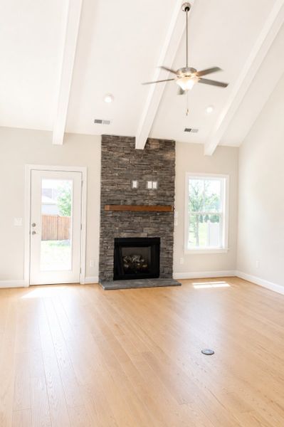 Spacious, unfurnished interior of a new home in Weybridge, Burlington (Image 20).