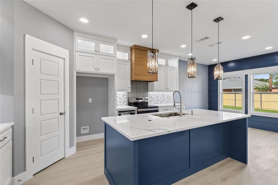 Furnished interior view inside a new home in , Gun Barrel City (Image 5).