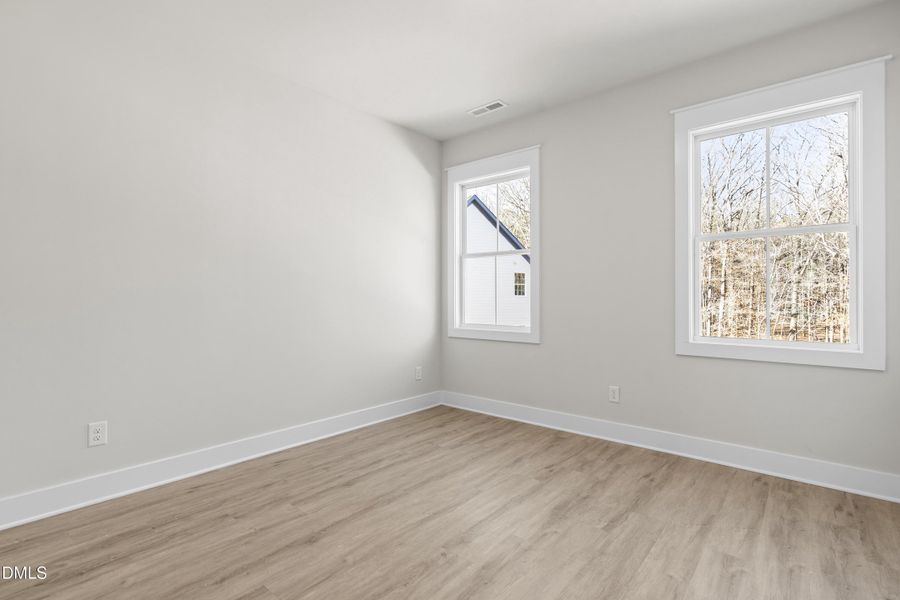 Secondary Bedroom - DSC04791