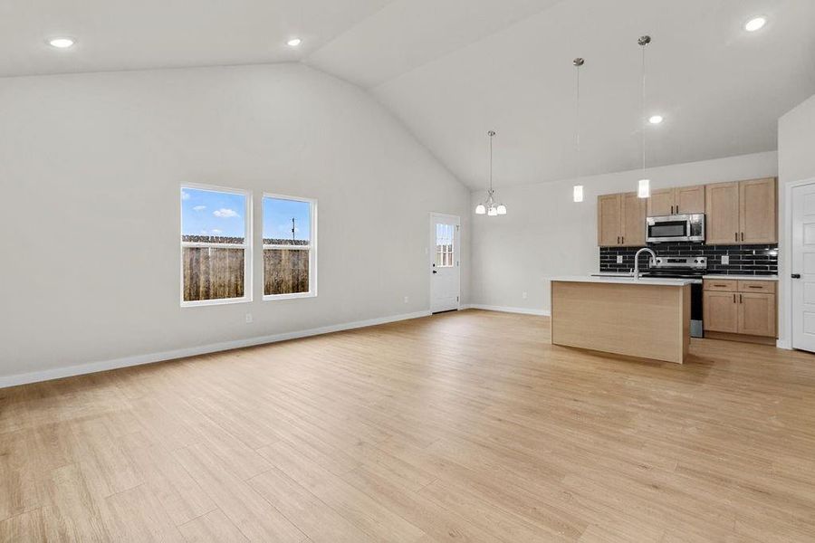 Spacious, unfurnished interior of a new home in Trails of Fossil Creek, Fort Worth (Image 21).
