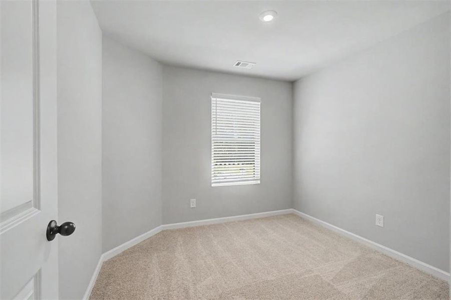 Spacious, unfurnished interior of a new home in Sawmill Creek, Austell (Image 30).